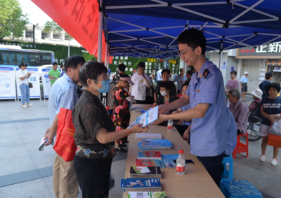 我市举办“质量月”广场宣传活动 法律咨询惠民生